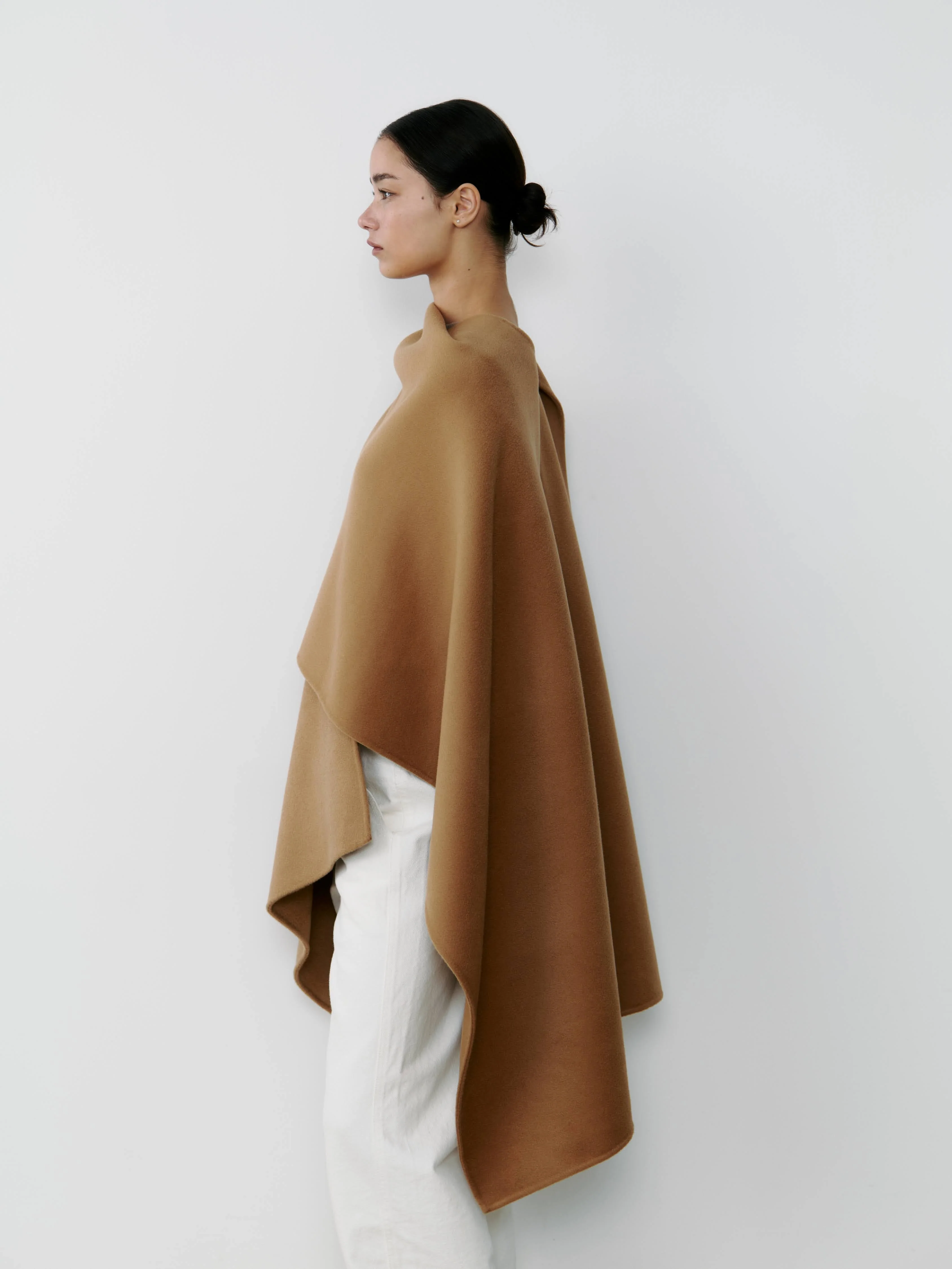 THE CASHMERE CAPE - CAMEL - Image 3