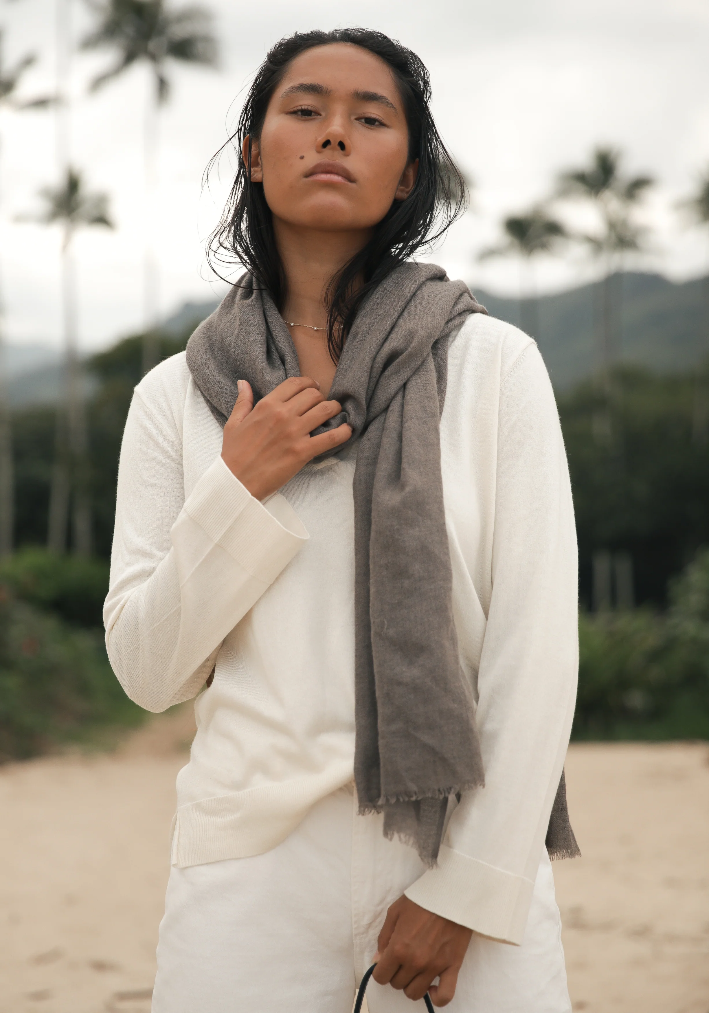 THE CASHMERE SCARF - COFFEE - Image 3